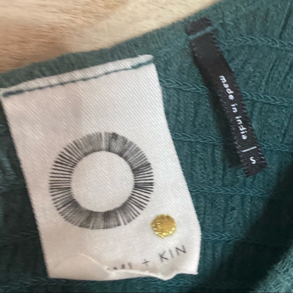 4/$20🛍ANTHROPOLOGIE GREEN SMOCKED SLEEVELESS TOP - Picture 4 of 8
